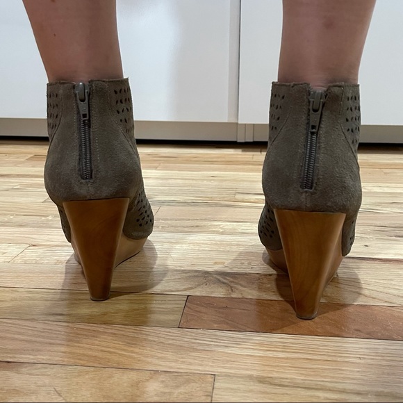 Restricted Laser-Cut Block Open-toe Wedge Bootie Size 8 - Picture 6 of 8